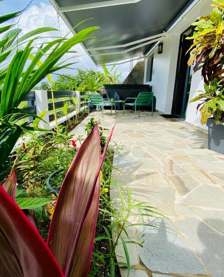 Ti Karet - Charmant Logement Avec Jacuzzi Et Vue Mer Terre-De-Haut Exterior foto